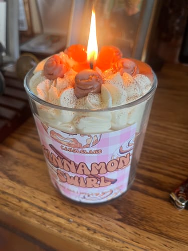 Customer photo review of Cinnamon Swirl Candle