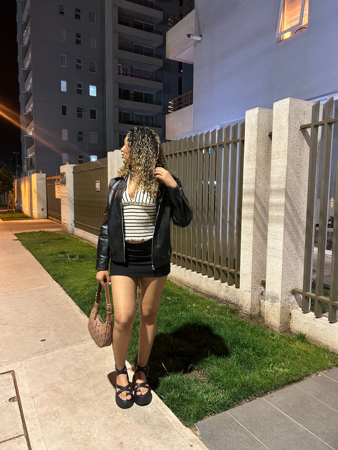 Customer photo review of Sandalia Plataforma Negra Mujer 45986