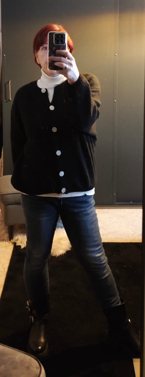 Customer photo review of Strickjacke Edeljäckchen Schwarz