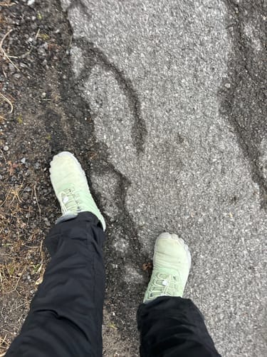 Customer photo review of Caspar Pro - Non-slip & Water-Resistant Winter Barefoot Shoe (Men)