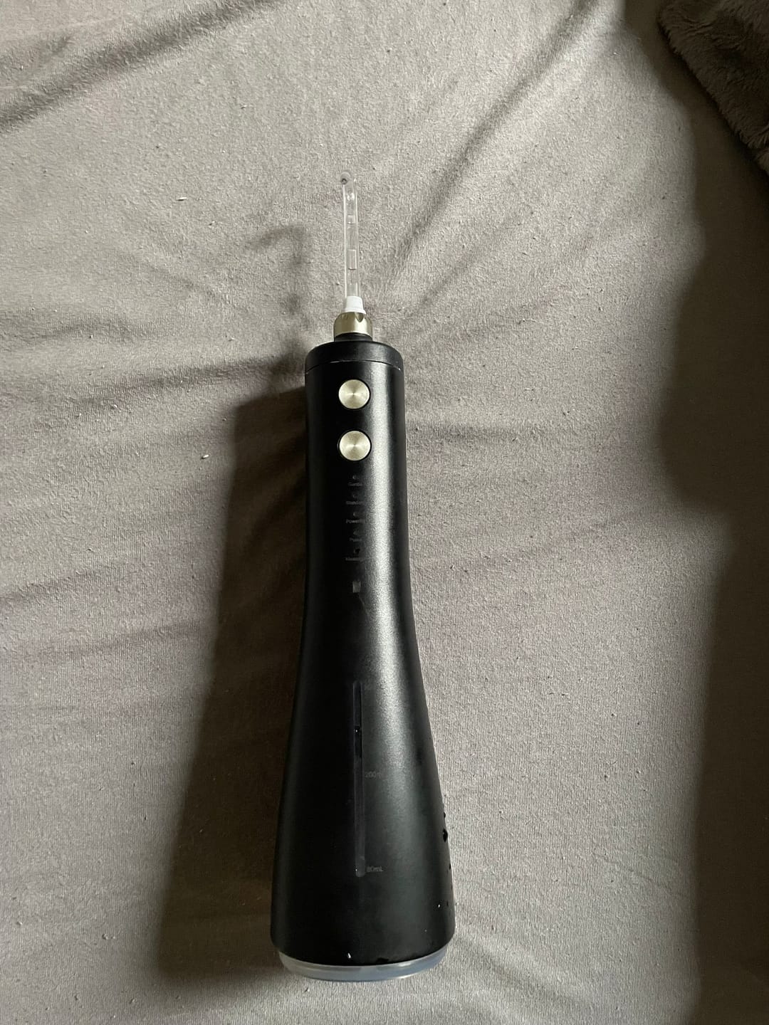 Customer photo review of Kabellose Munddusche für effektive Zahn- & Zahnfleischpflege Mit 4 Modi & 4 Aufsätzen, 300 ml Wassertank, 30–120 PSI Wasserdruck und IPX7-Wasserschutz