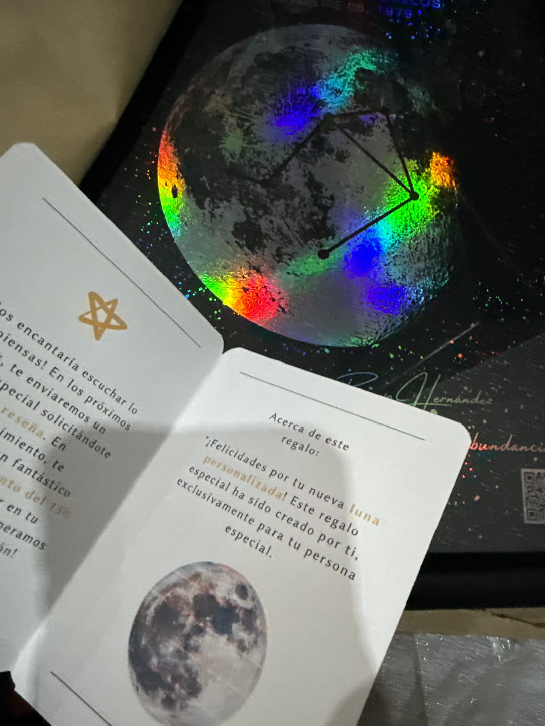 Customer photo review of Mapa Lunar Holográfico