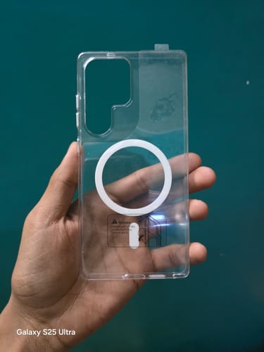 A customer's hand holding the clear Anti Yellow Magsafe Case for the Samsung Galaxy S25 Ultra.