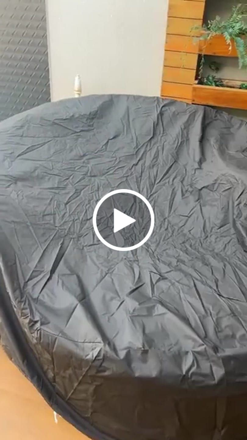 Customer video review of Capa Impermeável para Sofá Redondo de Jardim Chaise UV