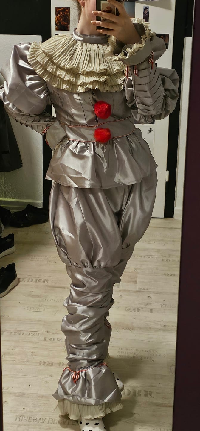 Customer photo review of Es: Kapitel 2 Horrorclown Pennywise The Clown Outfit Cosplay Kostüm NEU