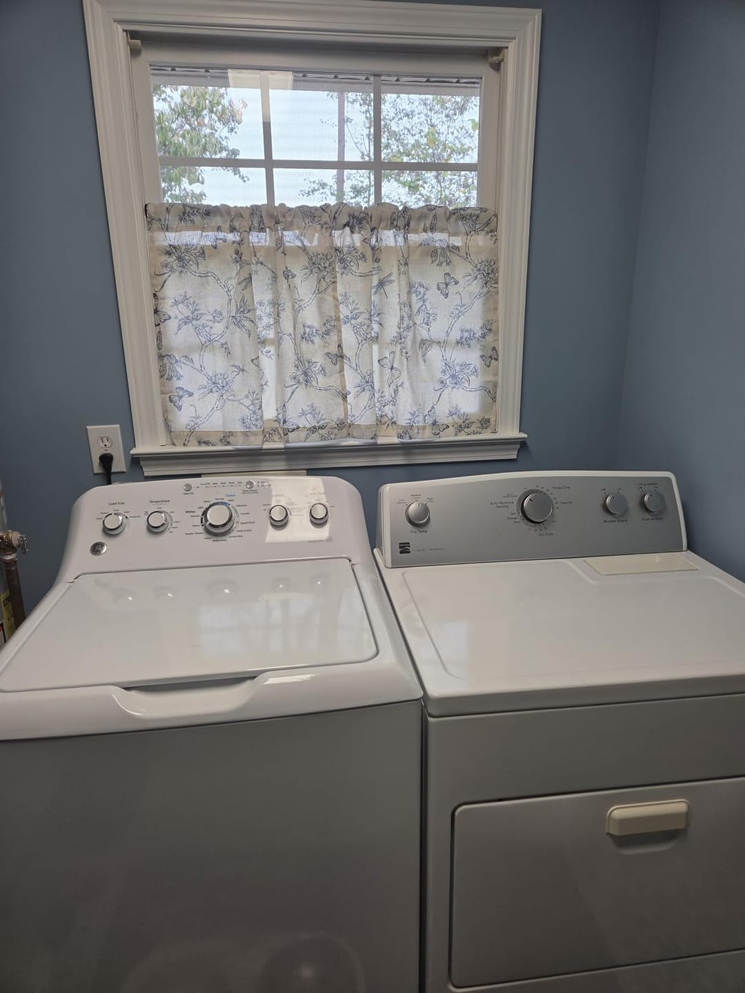 Customer photo review of Vintage Symmetrical Vine & Floral Pattern Kitchen Curtains