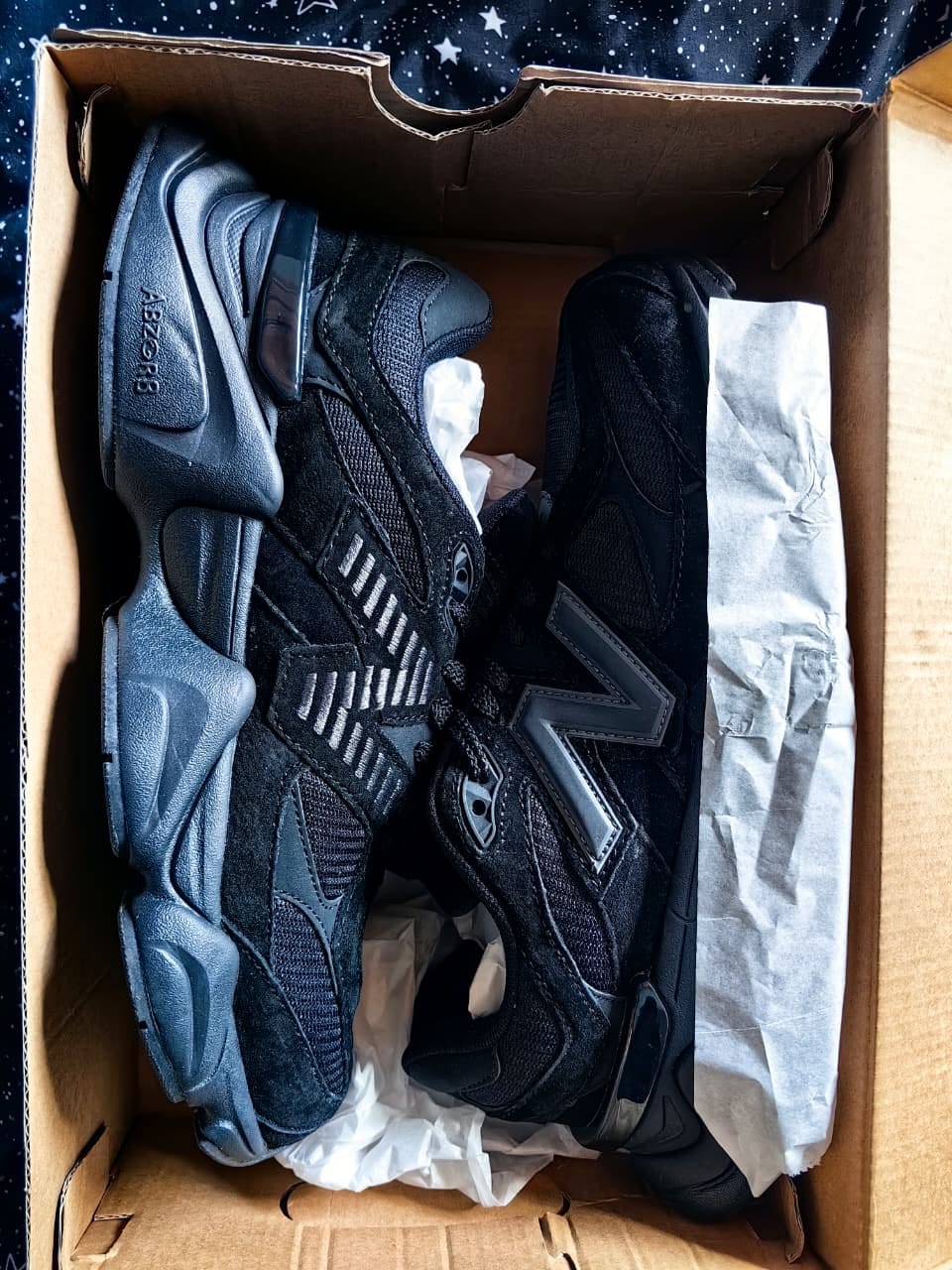 Customer photo review of Tenis New Balance 9060 Black Cement Importado