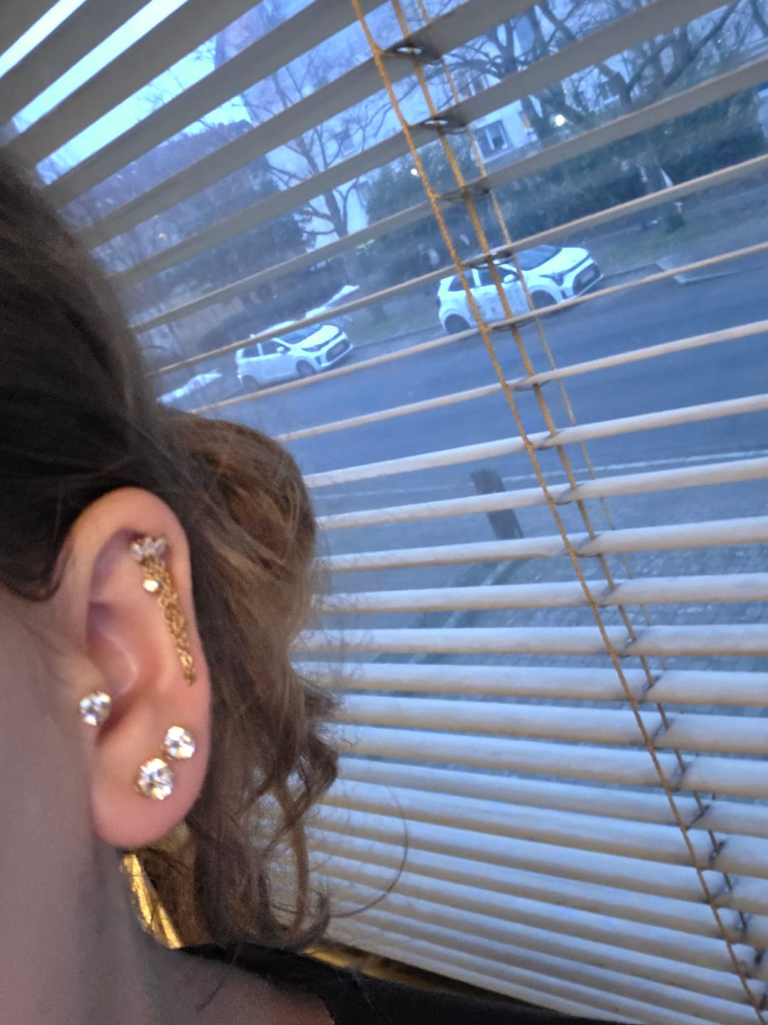 Customer photo review of Round Dainty Ohrstecker Set 18K Vergoldet