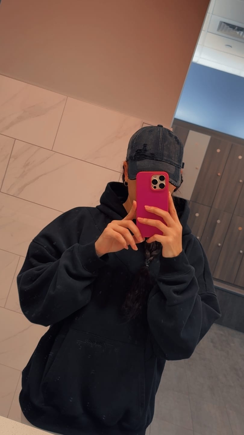 Customer photo review of W558 - Wavy Hoodie
