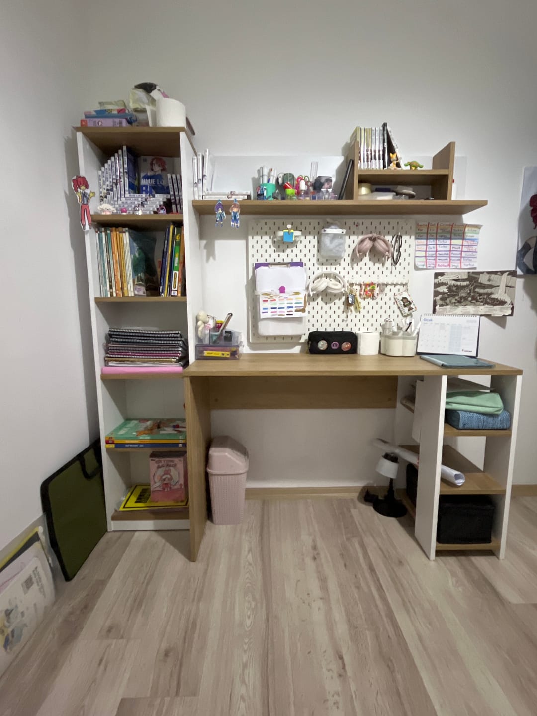 Customer photo review of Rani HA125 Kitaplıklı Raflı Çalışma Ofis Bilgisayar Masası Sepet Ceviz - Beyaz