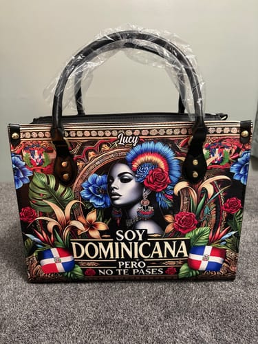 Customer photo review of Soy Dominicana pero no te pases - Personalized Leather Handbag DOM06