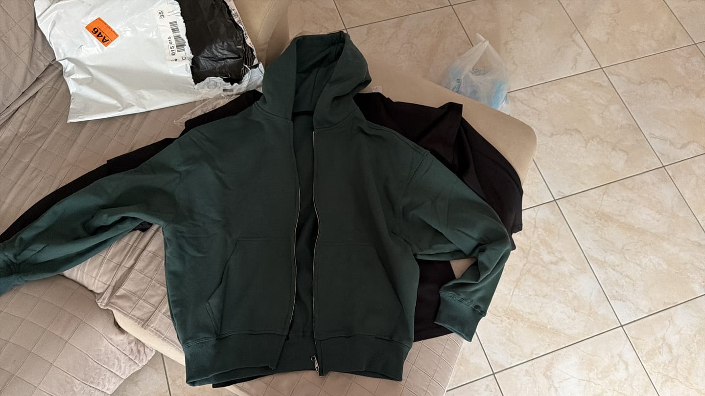 Customer photo review of Zip Hoodie Premium Blanks 330GSM Black
