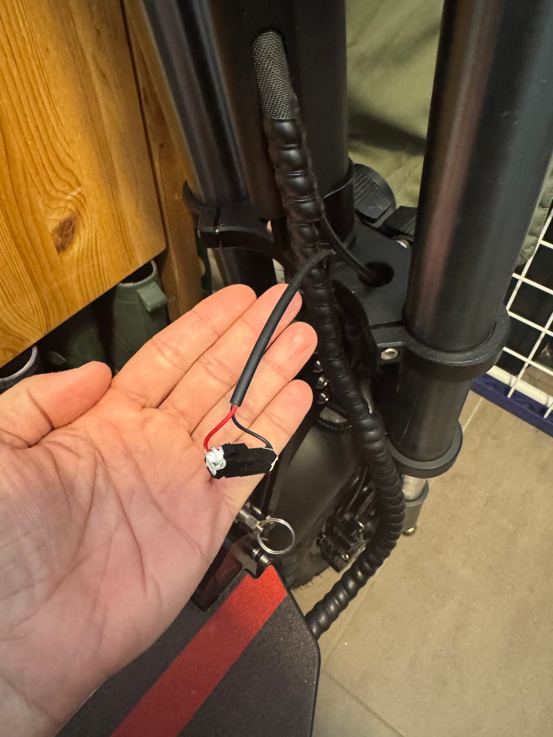 Customer photo review of Trottinette électrique pliable 3 roues motrices modèle F1 / 5400W
