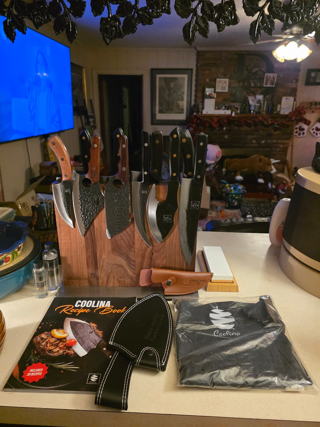 Customer photo review of Walnut Magnetic Knives Holder