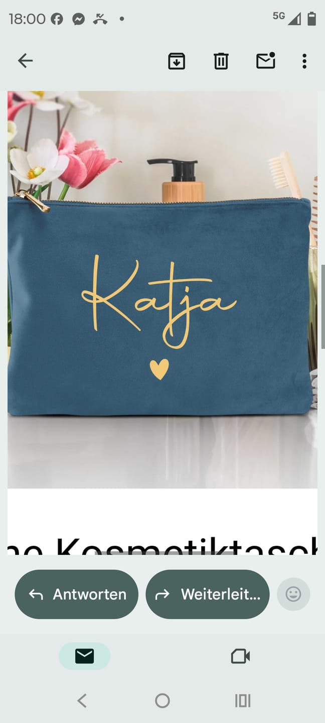 Customer photo review of Meine Kosmetiktasche - Personalisierte Samt Kosmetiktasche für MakeUp und Kosmetika mit Namen