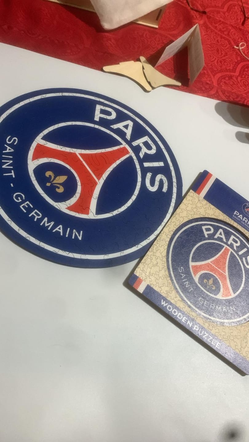 Customer photo review of Logo Paris Saint-Germain® - Puzzle en Bois