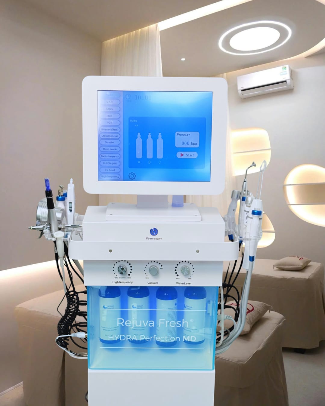 Customer photo review of HYDRA Perfection MD™ - Professional 15D Facial Machine