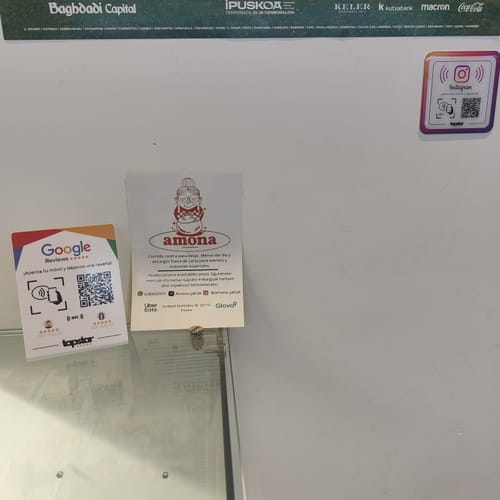 Customer photo review of Expositor Reseñas Google NFC y QR