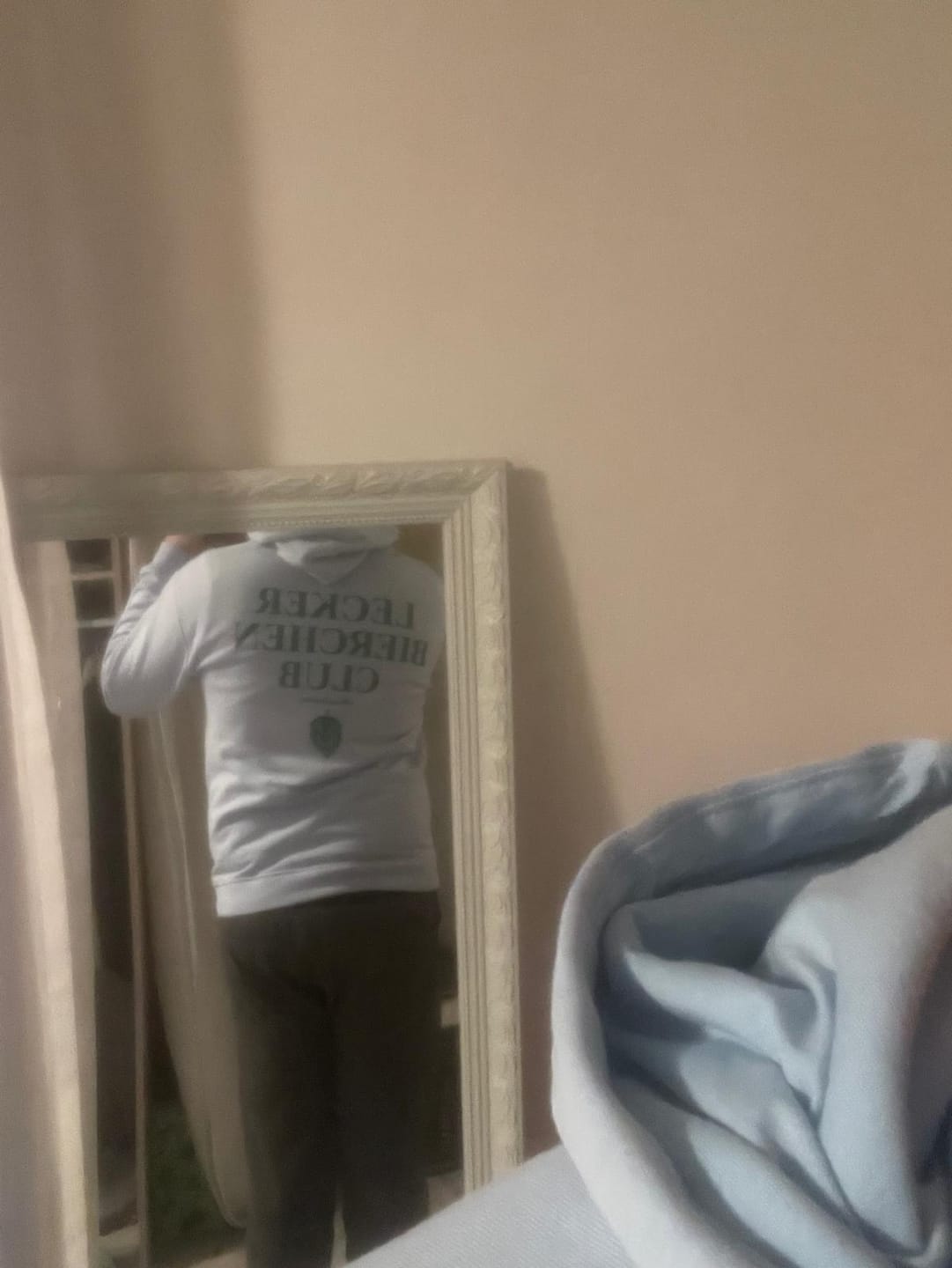 Customer photo review of Lecker Bierchen Club - Premium Hoodie