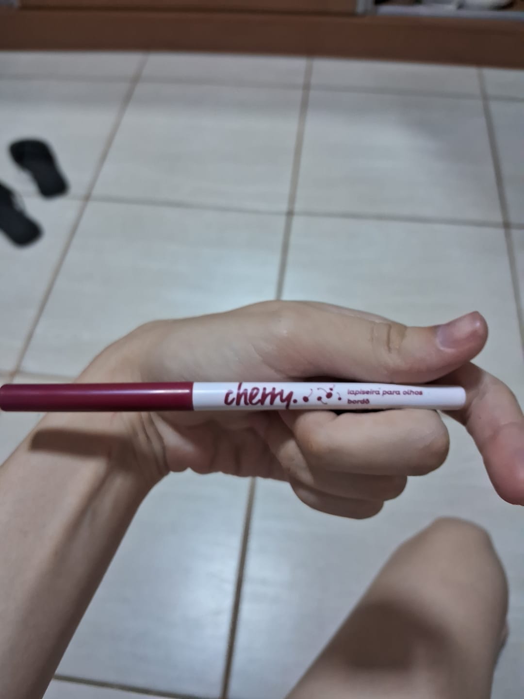 Customer photo review of Lapiseira para Olhos Bordô - Cherry - Vizzela