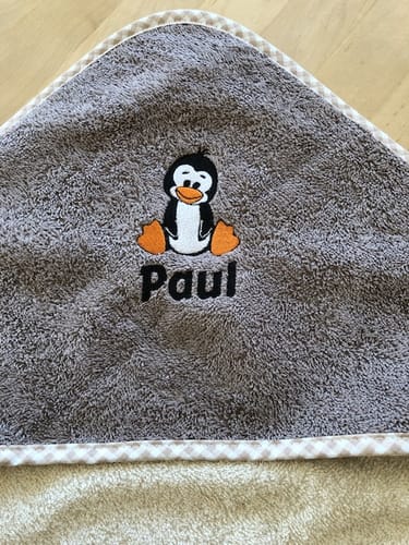 Customer photo review of Wolimbo Kapuzenhandtuch mit Namen und Motiv bestickt