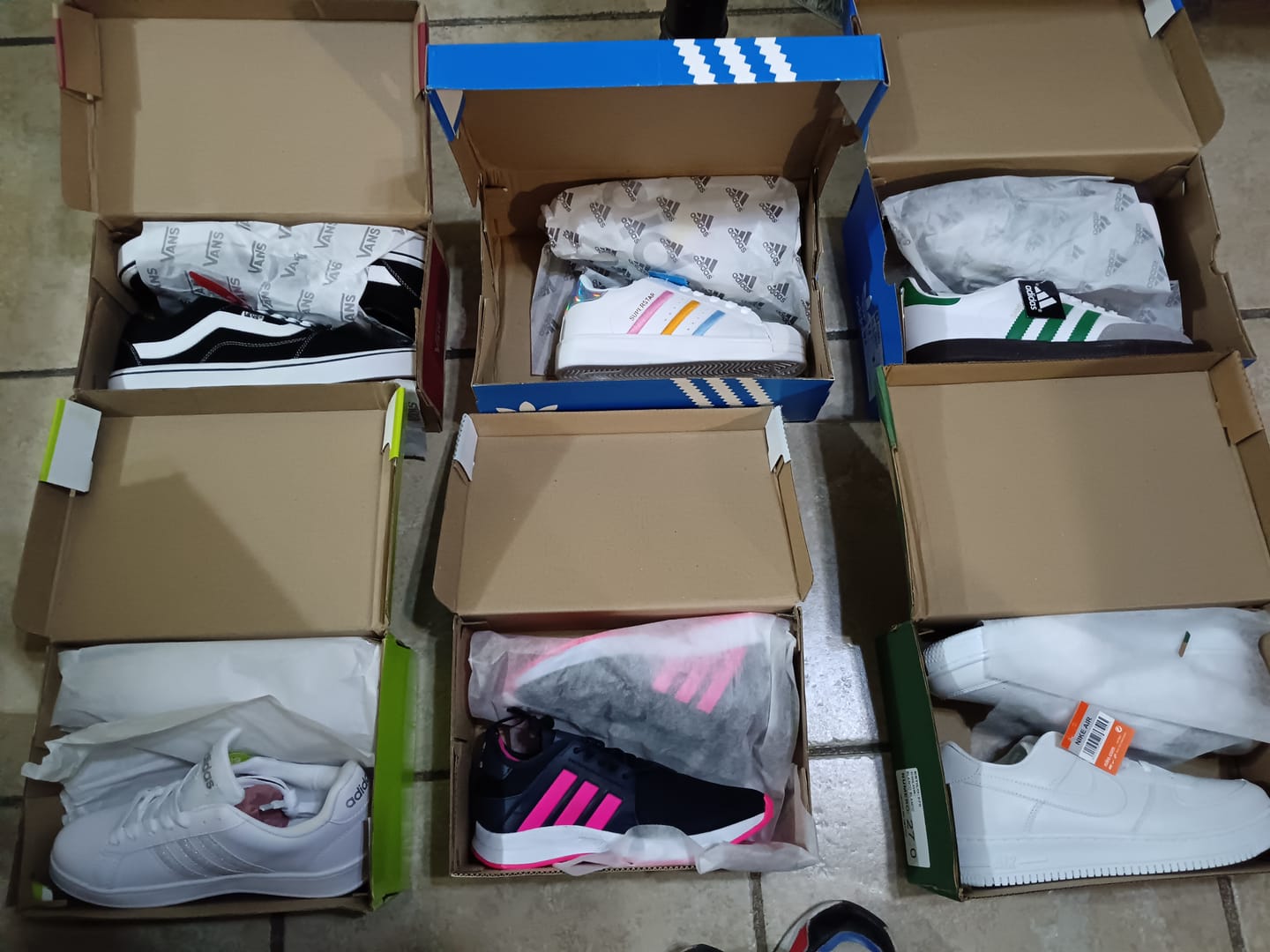 Customer photo review of Tenis 175 Choclo Negro Blanco
