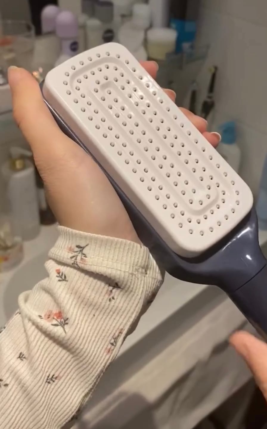 Customer photo review of Koko Self Cleaning Hair Brush