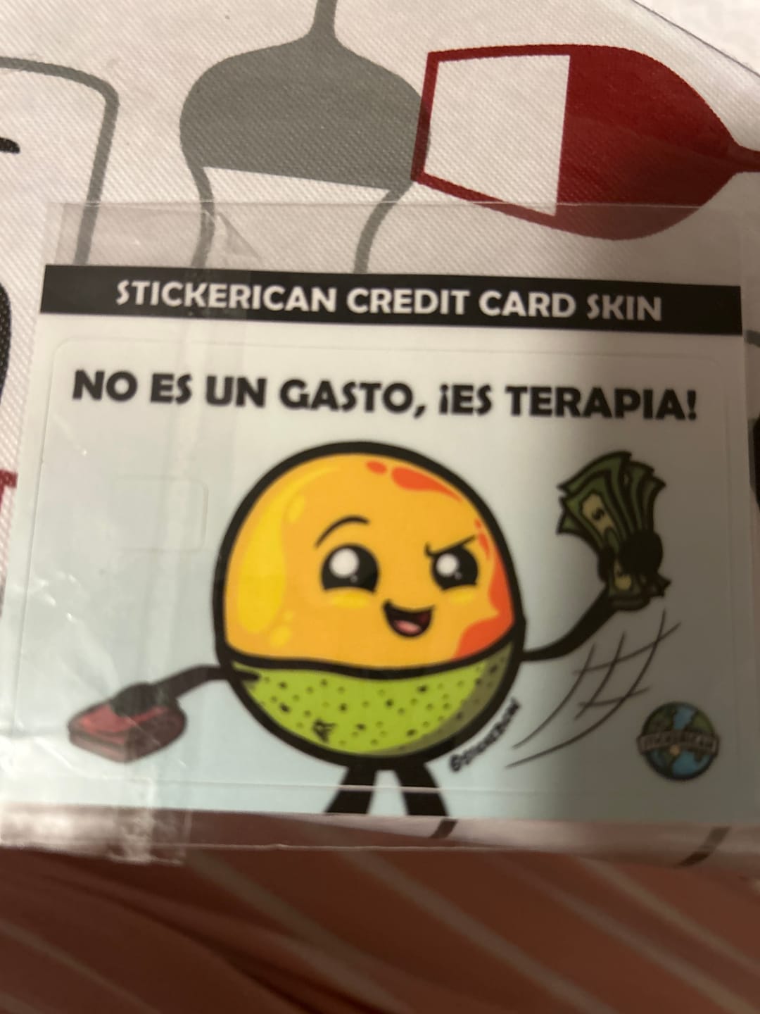 Customer photo review of No es un Gasto, es Terapia - Sticker para Tarjeta de Crédito