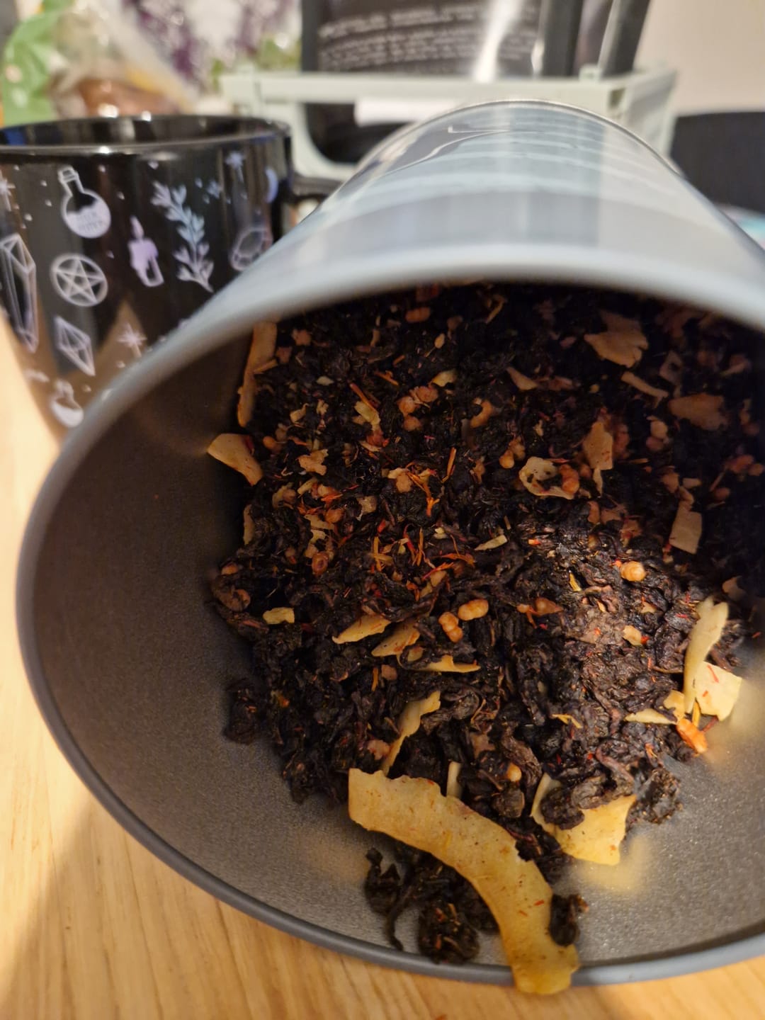 Customer photo review of Witches Brew – Oolong Tee mit geröstetem Sesam | Limitierter Halloween Tee