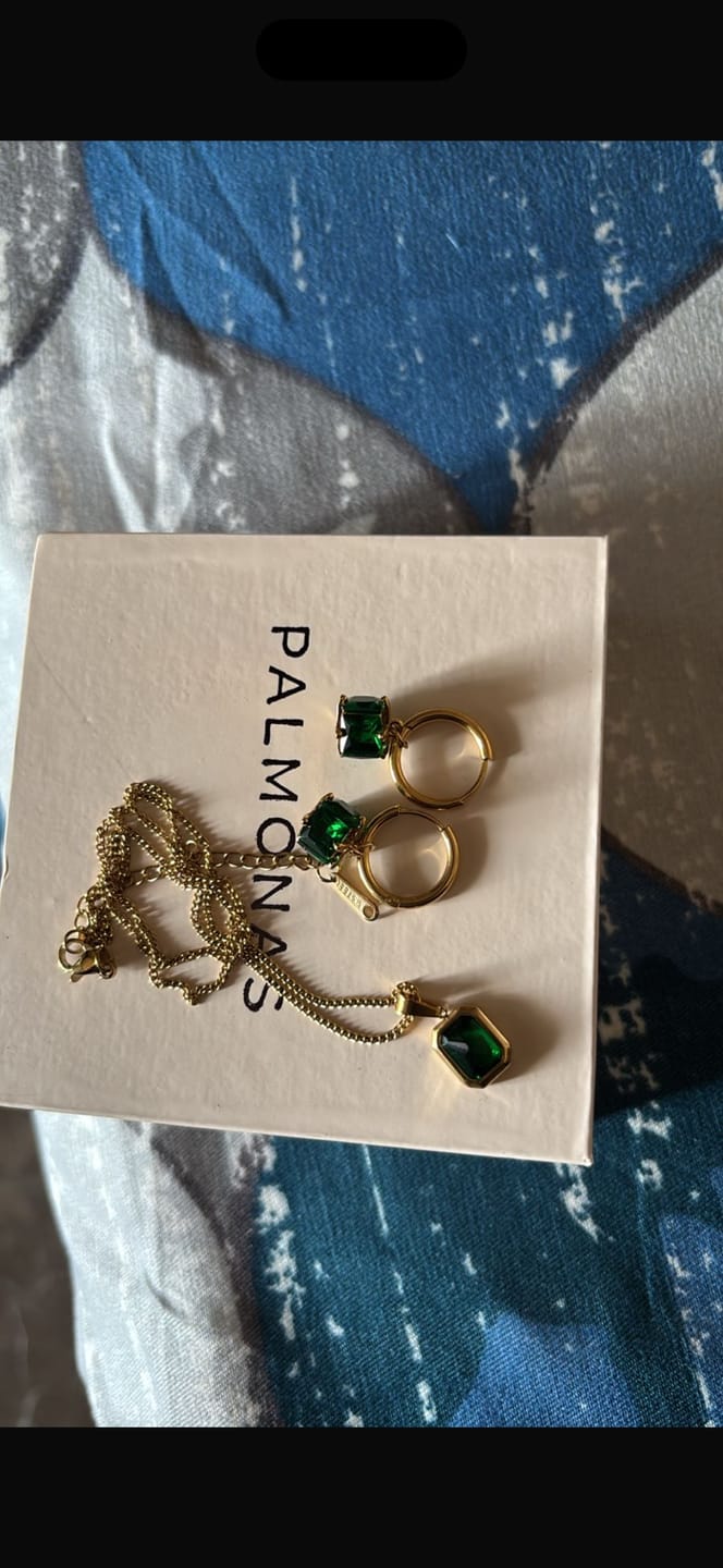 Customer photo review of Solitaire Sparkle Jewellery Set
