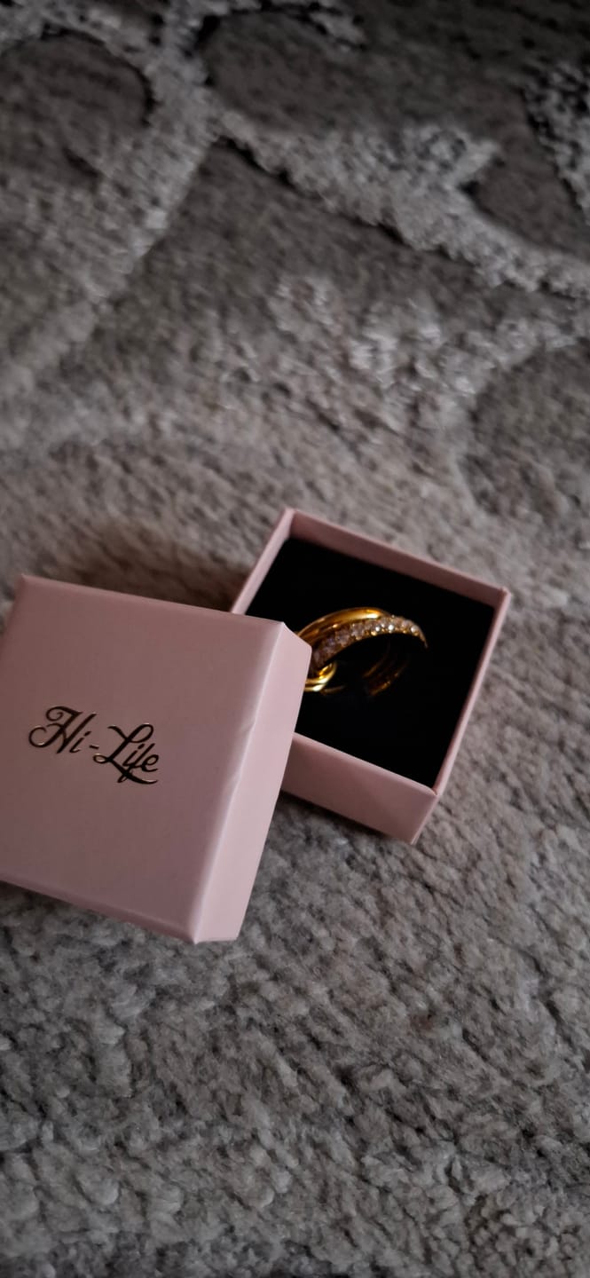 Customer photo review of Pave Infinity Flow Ring 18K Vergoldet