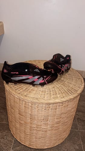 Customer photo review of Predator 25 Elite Fold-over Tongue FG Stealth Victory - Noir/Gris/Lucid Red