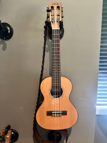 Customer photo review of Kala Gloss Solid Cedar Top Acacia 6-String Tenor Ukulele – KA-SCAC-T6