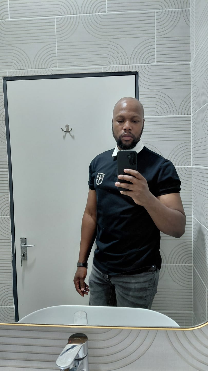 Customer photo review of Elite Rugby Polo Black