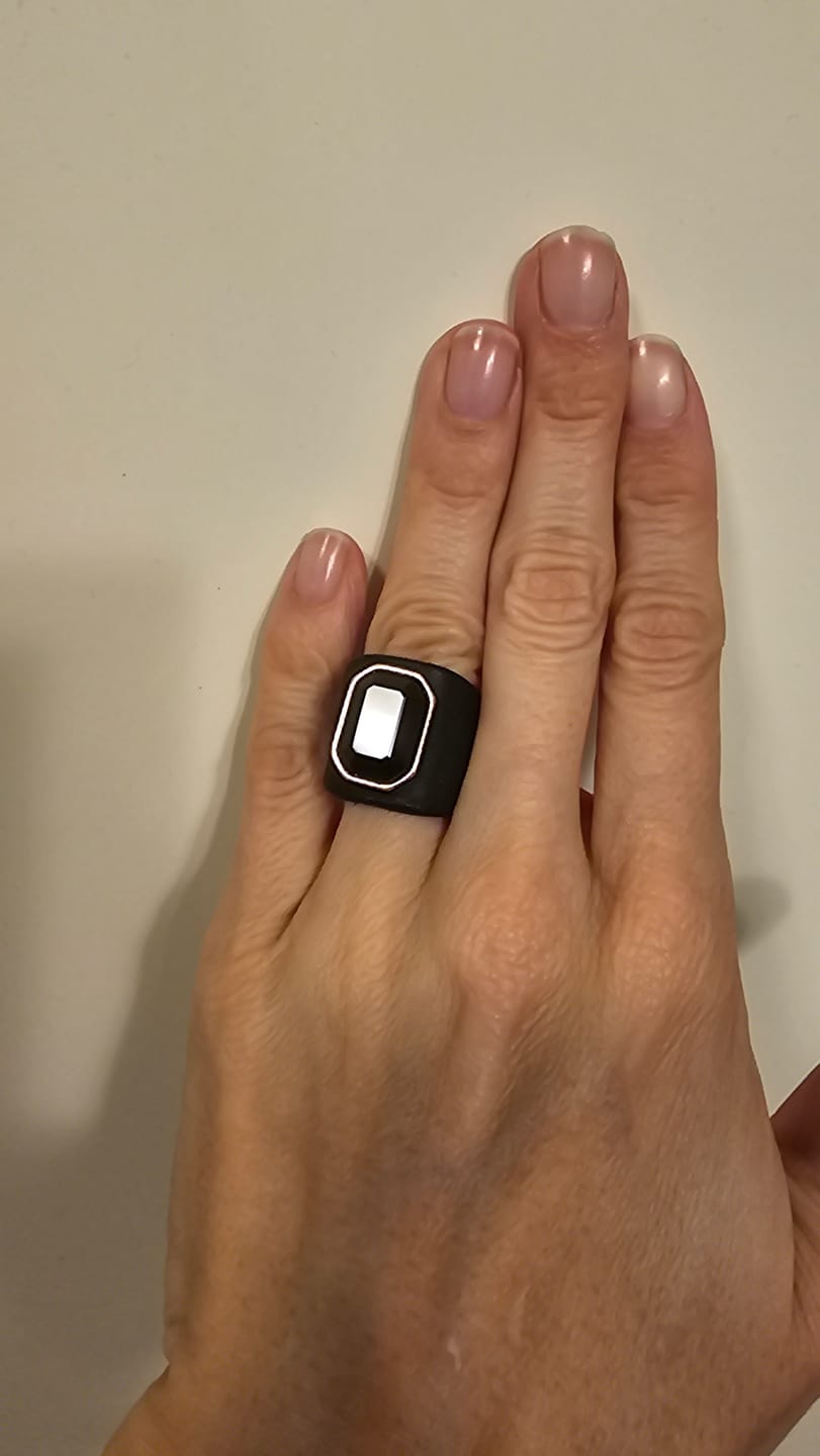Customer photo review of Anello Pelle Sissi Jet Tulsi