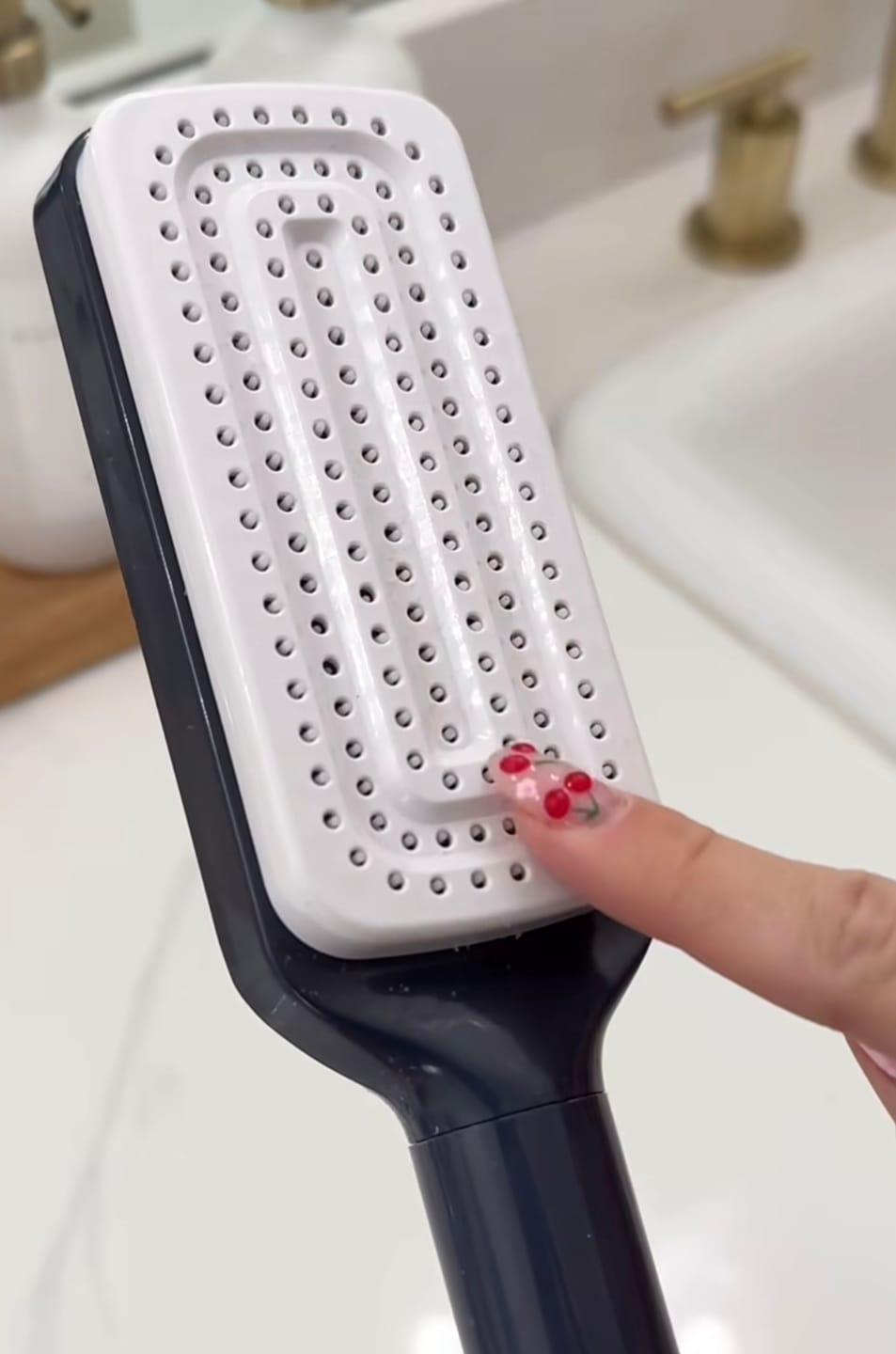 Customer photo review of Koko Self Cleaning Hair Brush