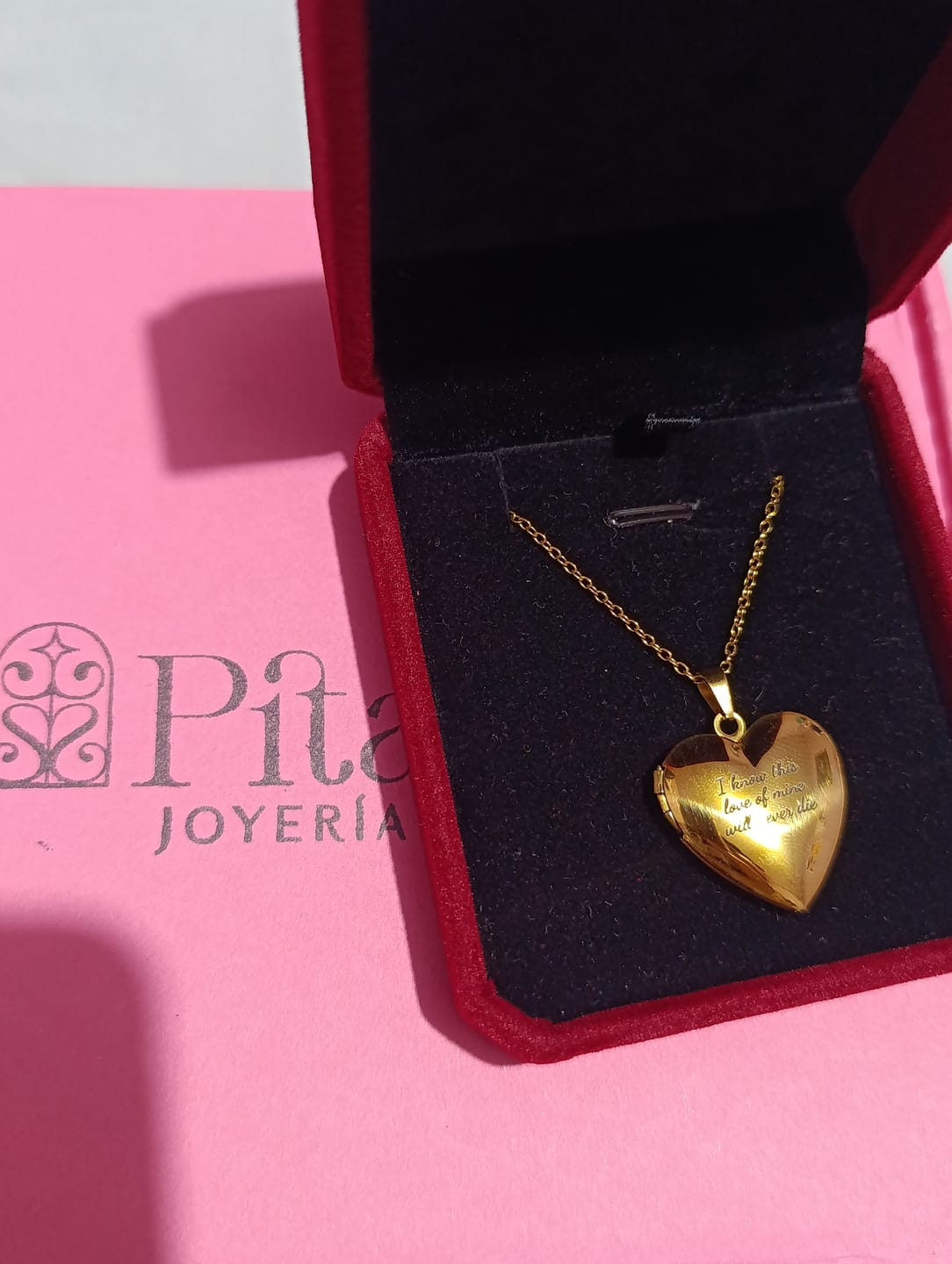 Customer photo review of Relicario Love Personalizado
