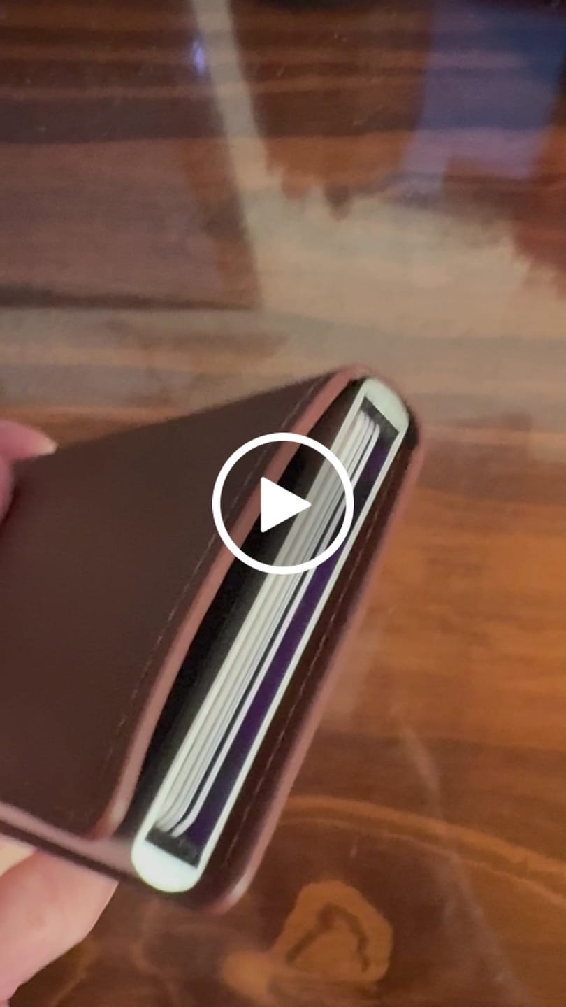 Customer video review of Billetera Pop Up con Tarjetero RFID en Cuero Marca Vinitivo