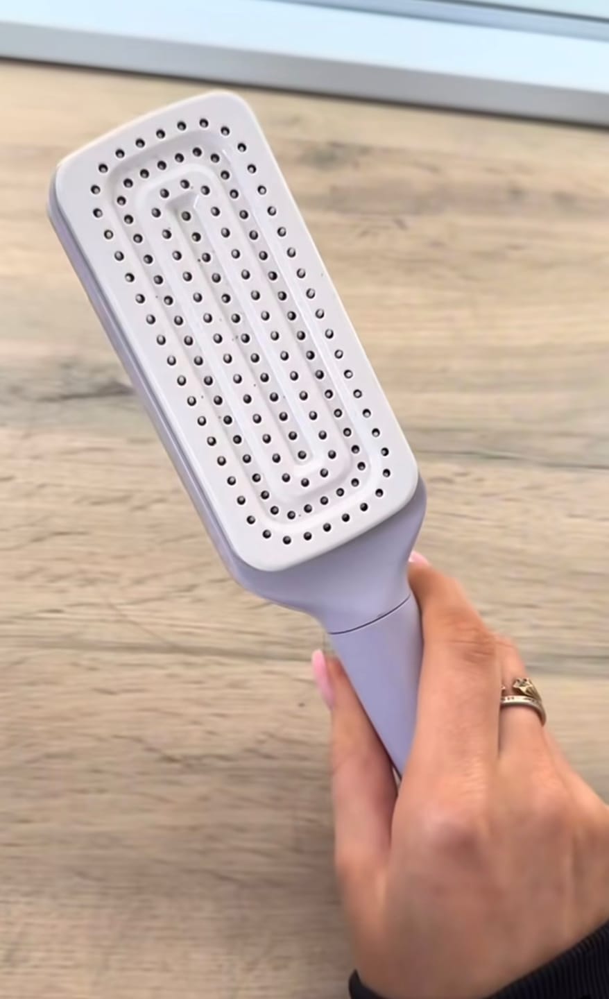 Customer photo review of Koko Self Cleaning Hair Brush