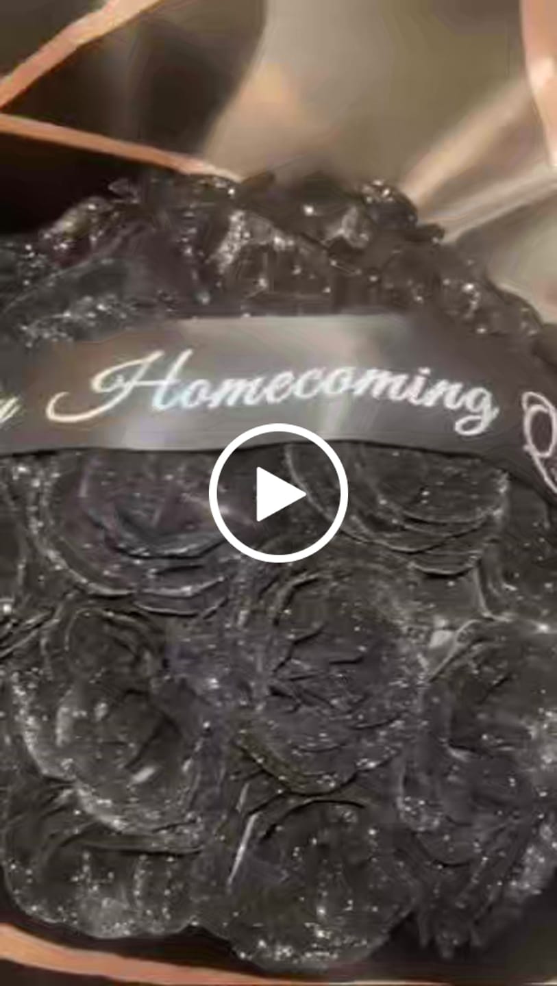 Customer video review of Glitter Rose Bouquet Gift for Girlfriend & Boyfriend | Couple Anniversary Gift