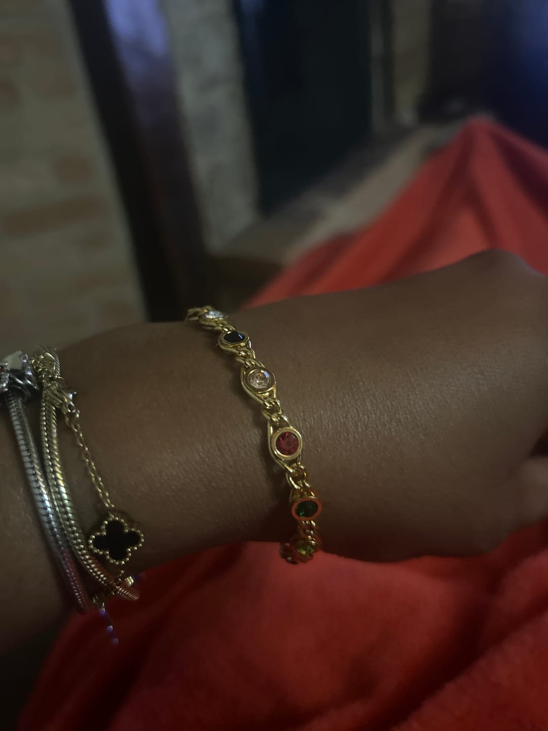Customer photo review of Pulseira Chloé Banhado em Ouro 18k