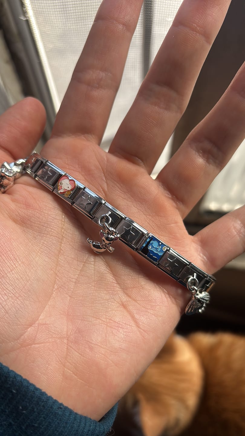 Customer photo review of Charm Colgante abeja