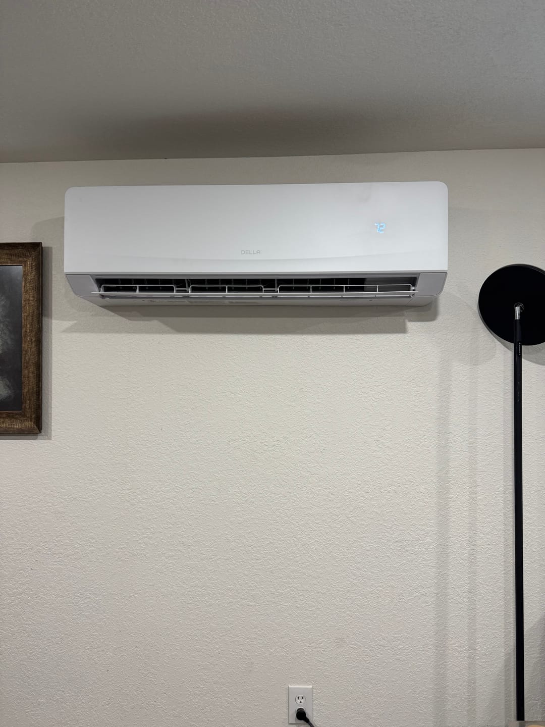 Customer photo review of DELLA Serena Series 18000 BTU 22 SEER2 Mini-Split Heat Pump AC - Up to 1000 Sq.Ft.