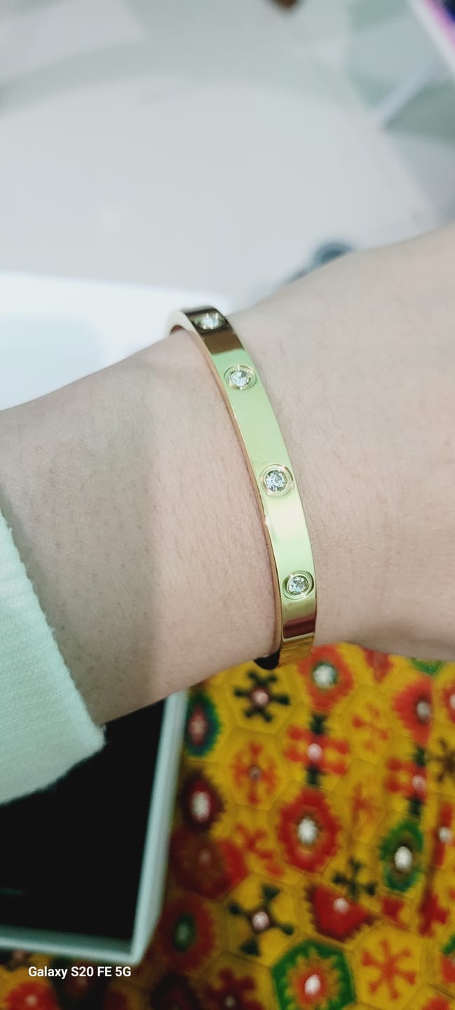 Customer photo review of Gold Hearts Band Ring