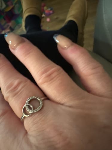 Close-up of a reviewer's hand wearing the To My Sister - Forever Linked Ring, showing the two interlocking circles.