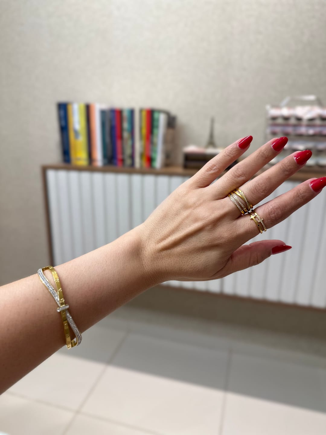 Customer photo review of Bracelete Prego Zircônias Banhado em Ouro 18K