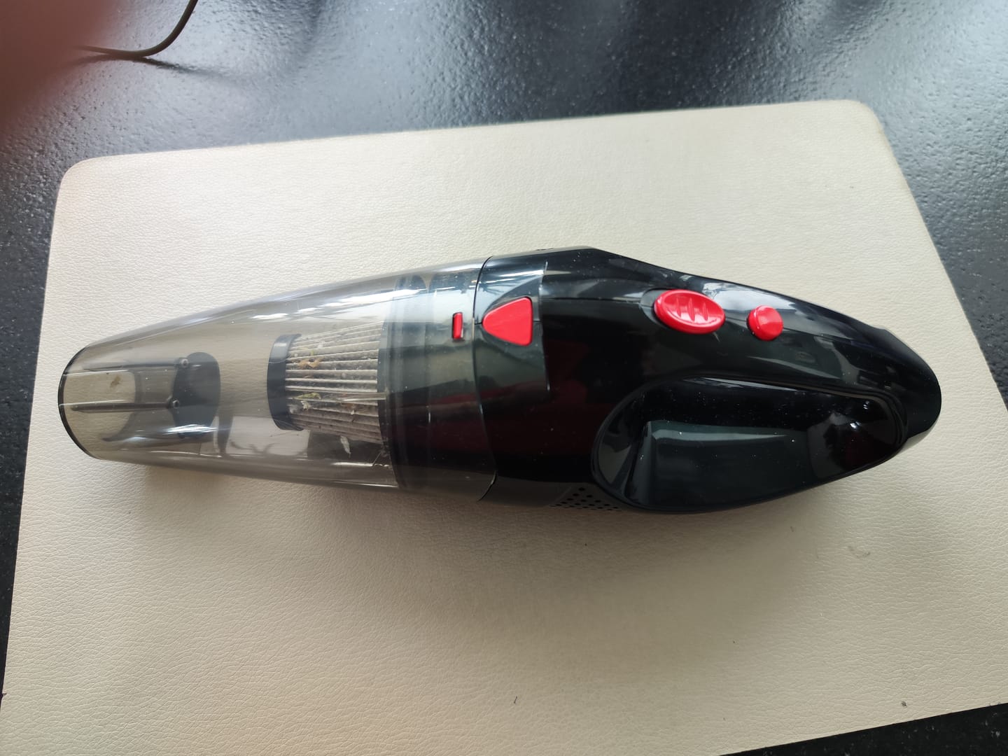 Customer photo review of Ultra-starker Akku-Handstaubsauger / Beutelloser Handstaubsauger mit LED-Licht und Schnellladefunktion / Handsauger für Nass & Trocken / Leicht und leise
