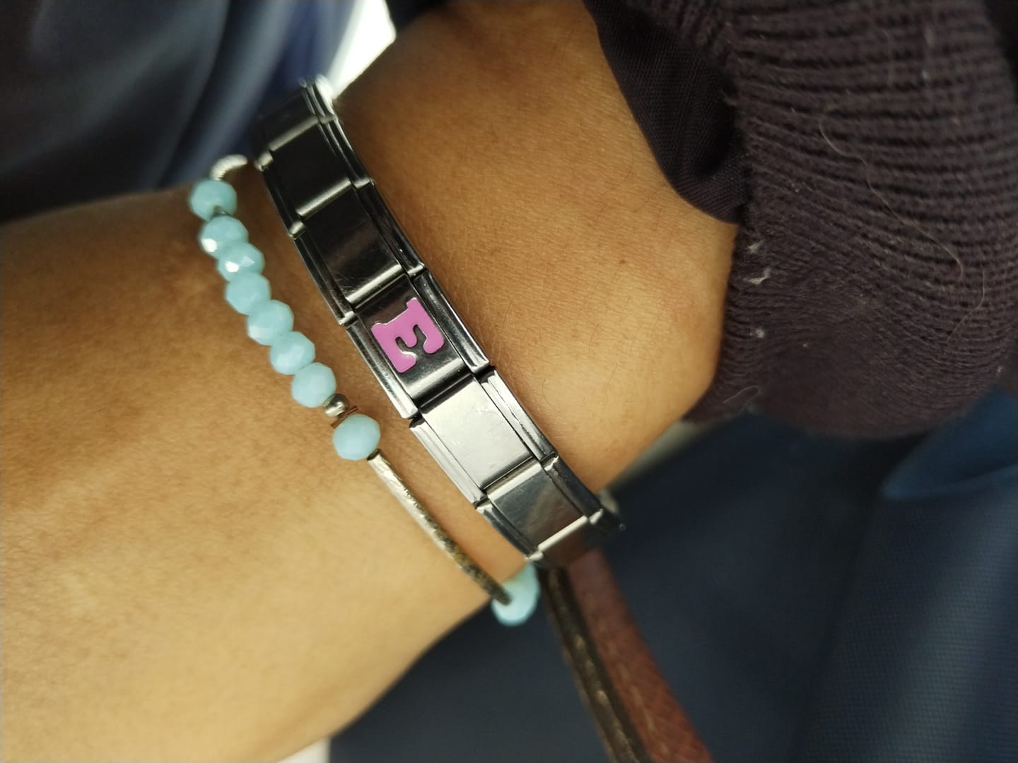 Customer photo review of Charm Inicial Rosa