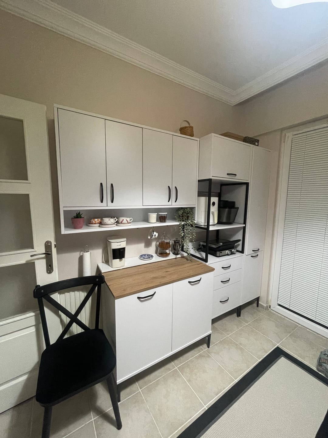 Customer photo review of Rani JE190 Kahve Köşesi Çok Amaçlı Dolap 2 Kapaklı Kiler Mutfak Dolabı Beyaz - Sepet Ceviz