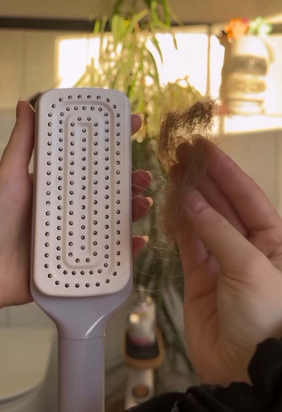 Customer photo review of Koko Self Cleaning Hair Brush
